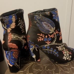 Size 10 Just Fab Floral Zip up Boot